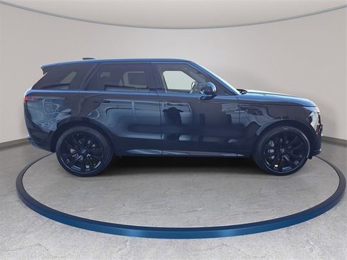 New 2025 Land Rover Range Rover Sport Dynamic SE image 4