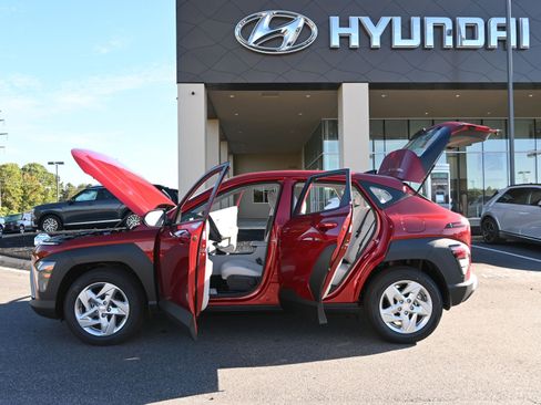 New 2026 Hyundai Kona SE image 19