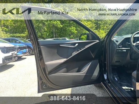Used 2023 Kia Niro LX FWD image 11