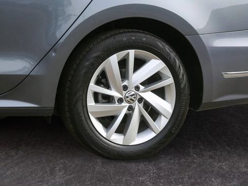 Used 2018 Volkswagen Passat 2.0T SE image 7