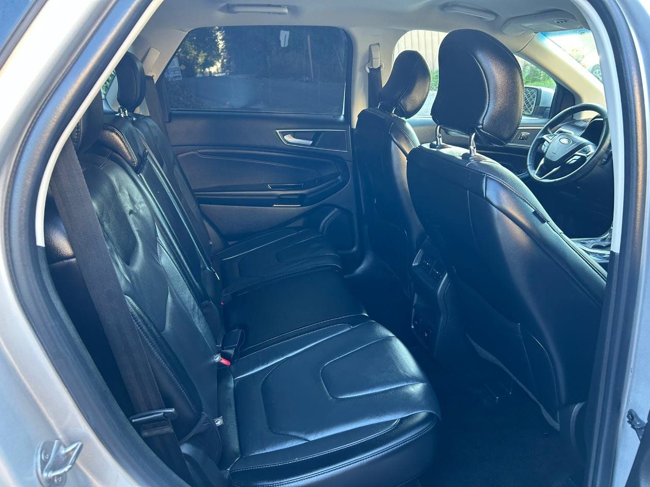 Used 2018 Ford Edge Titanium w/ Technology Package AWD/4WD image 16