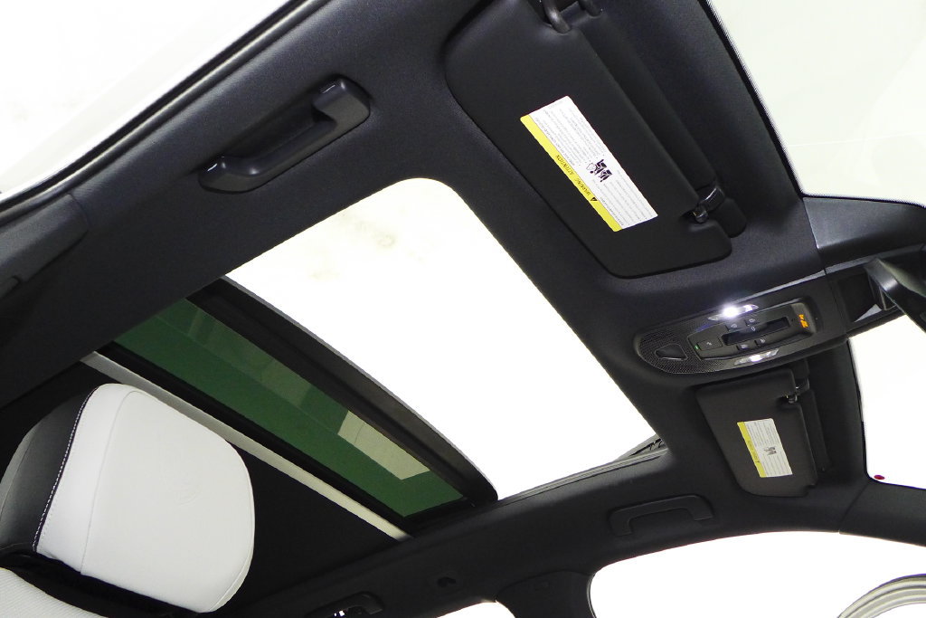 Used 2025 Porsche Cayenne AWD/4WD image 18