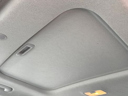 Used 2025 Hyundai Venue SEL image 31