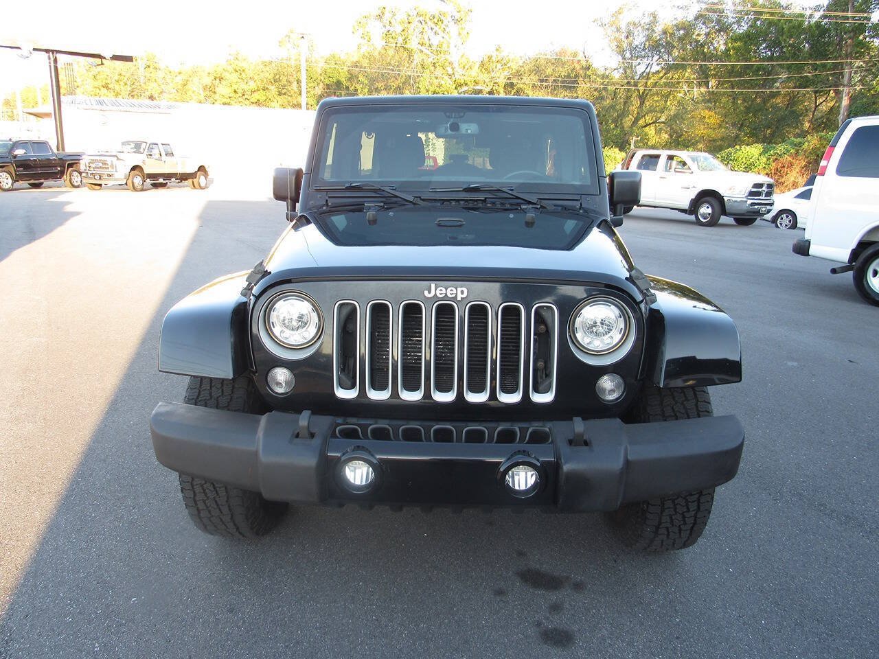Used 2018 Jeep Wrangler Unlimited Sahara AWD/4WD image 9