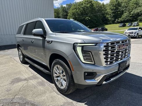 Used 2025 GMC Yukon XL Denali AWD/4WD image 11