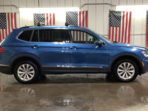 Used 2018 Volkswagen Tiguan SE w/ Panoramic Sunroof Package image 18