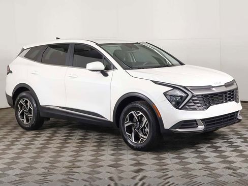 Used 2023 Kia Sportage LX image 2