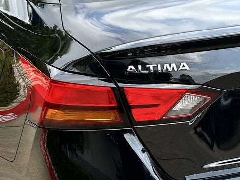 Used 2020 Nissan Altima 2.5 SR w/ Premium Package image 7