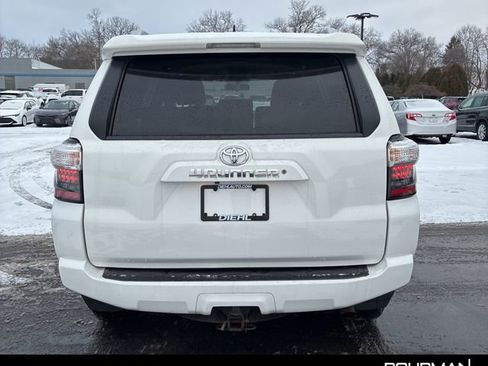 Used 2016 Toyota 4Runner SR5 image 7