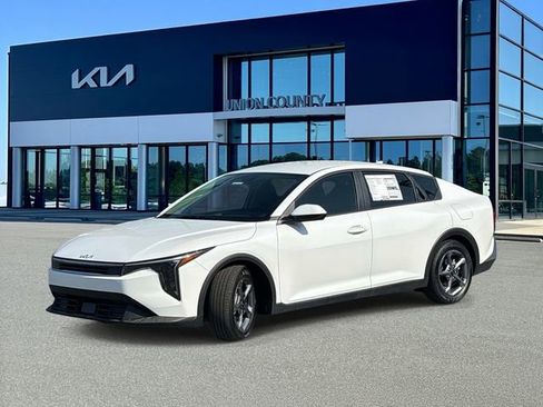 New 2026 Kia K4 LXS image 3