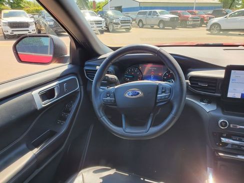Used 2020 Ford Explorer XLT w/ Equipment Group 202A AWD/4WD image 7