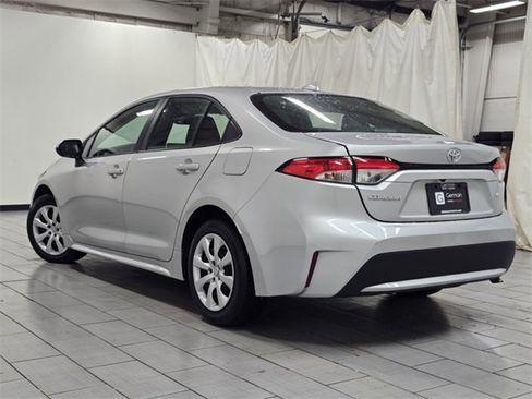 Used 2022 Toyota Corolla LE image 11