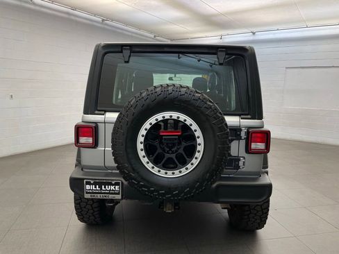Used 2018 Jeep Wrangler Unlimited Sport AWD/4WD image 5