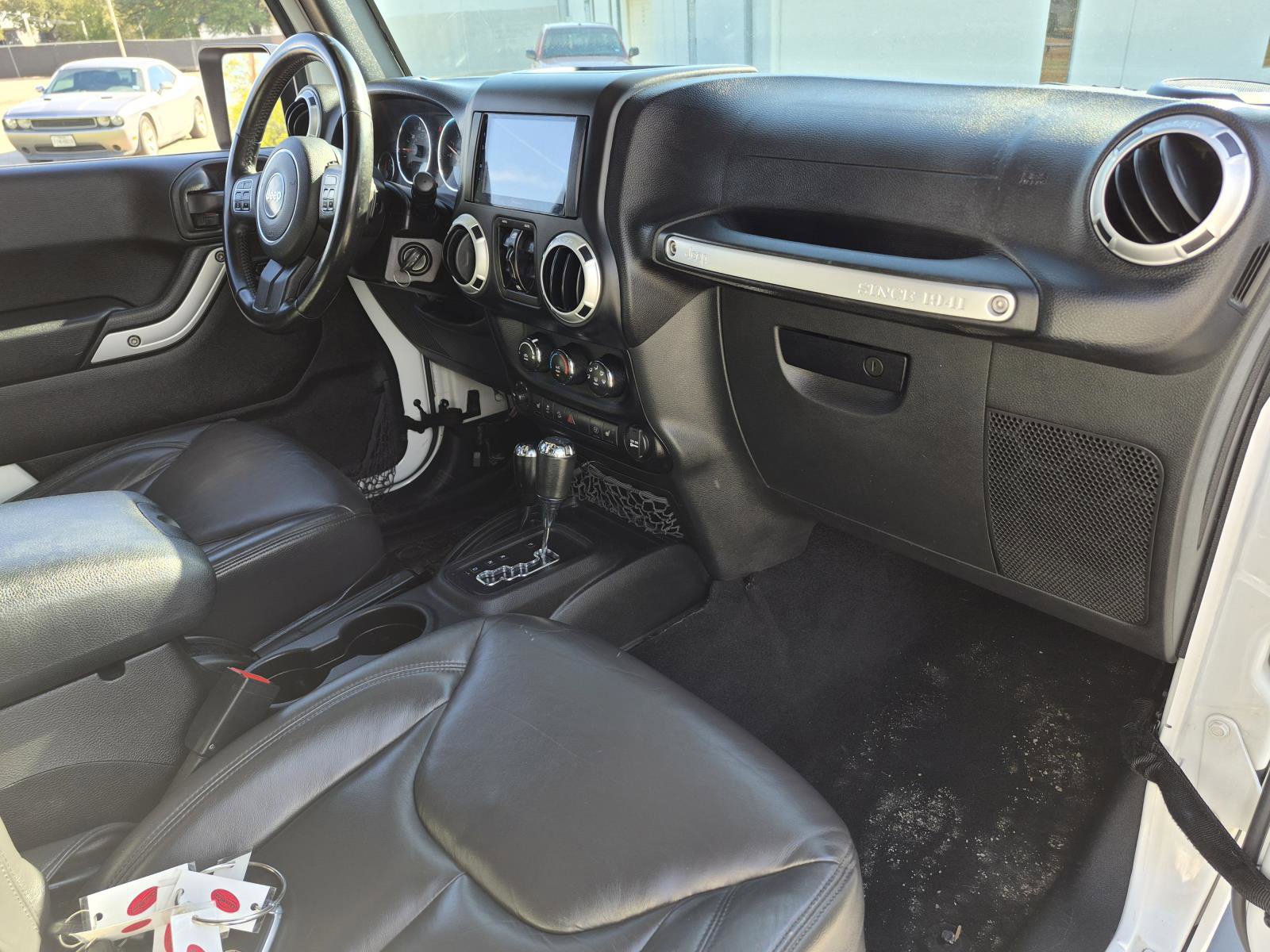 Used 2016 Jeep Wrangler Unlimited Sahara w/ Connectivity Group AWD/4WD image 8