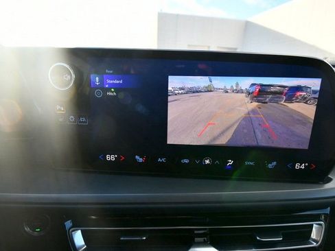 Used 2025 Chevrolet Traverse LT image 50