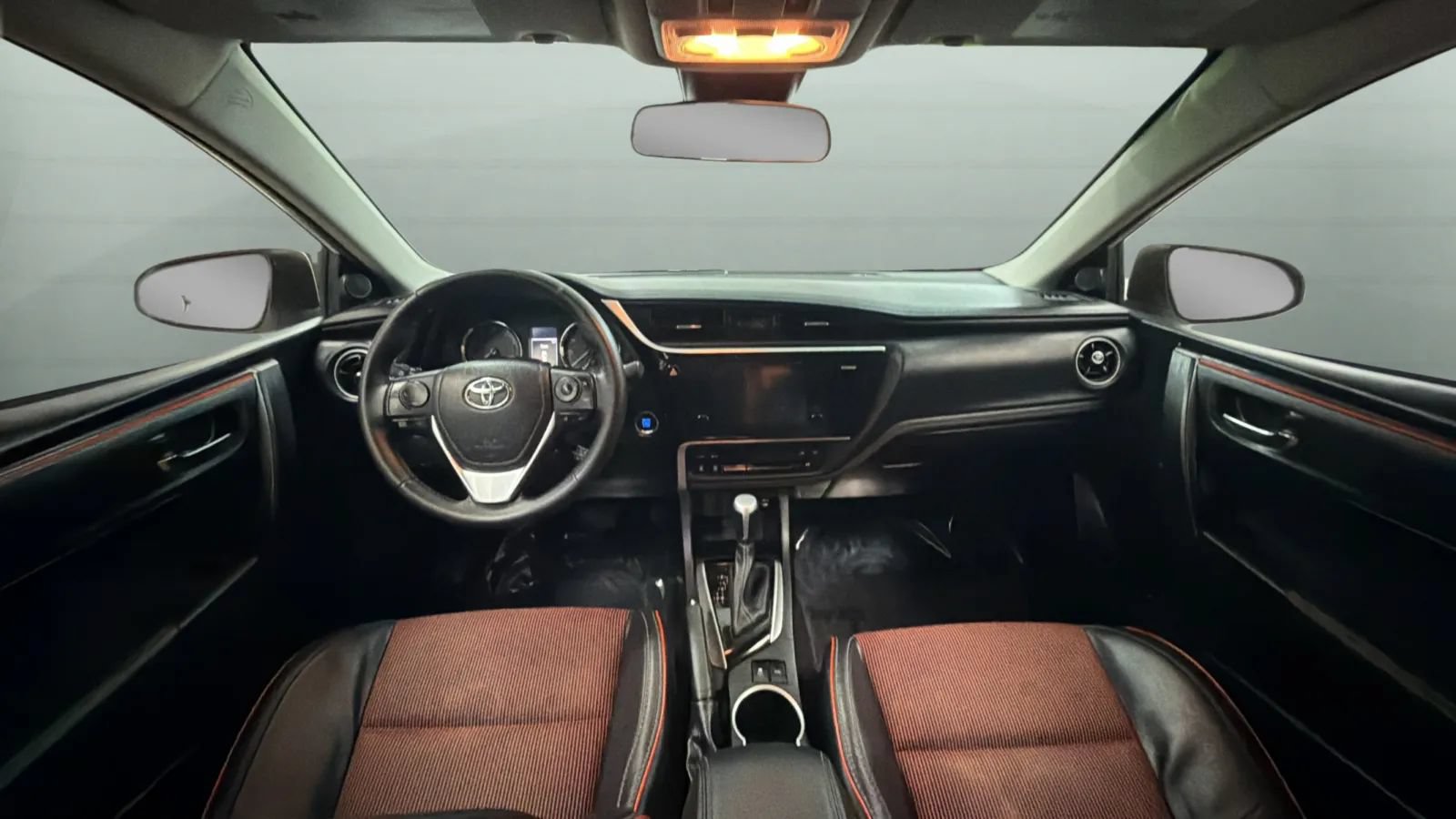 Used 2017 Toyota Corolla SE w/ SE Premium Package FWD image 10