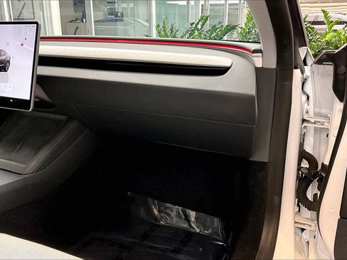 Used 2024 Tesla Model 3 Standard Range image 17