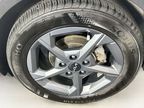Used 2025 Kia K4 LXS image 11