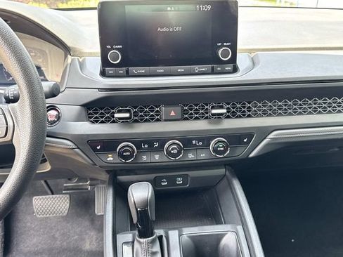 Used 2025 Honda Accord SE image 29