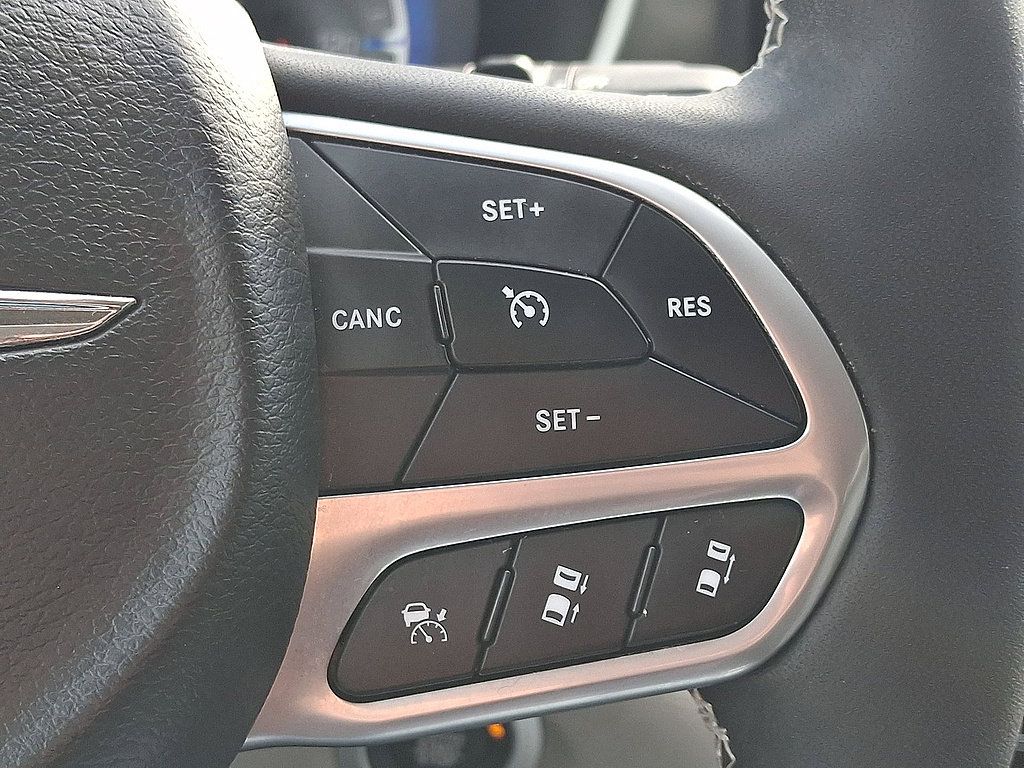 Used 2024 Chrysler Pacifica Touring-L FWD image 18