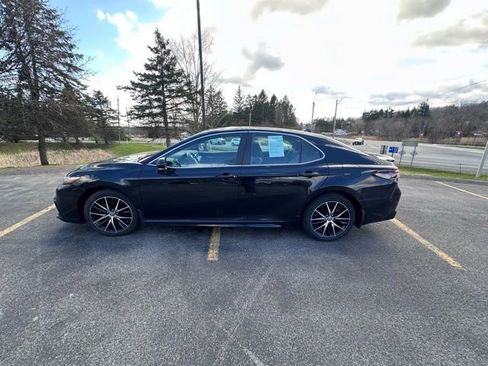 Used 2024 Toyota Camry SE image 6