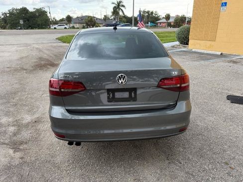 Used 2017 Volkswagen Jetta SE FWD image 6