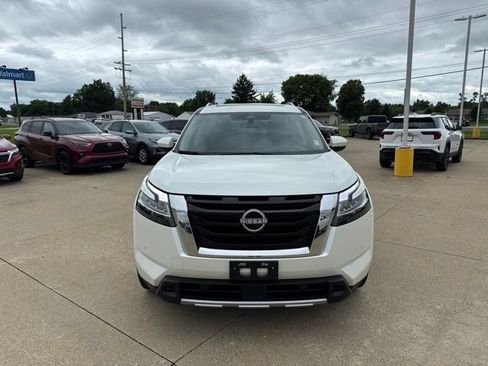 Used 2023 Nissan Pathfinder Platinum AWD/4WD image 2