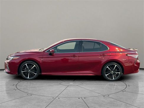 Used 2018 Toyota Camry XSE image 3