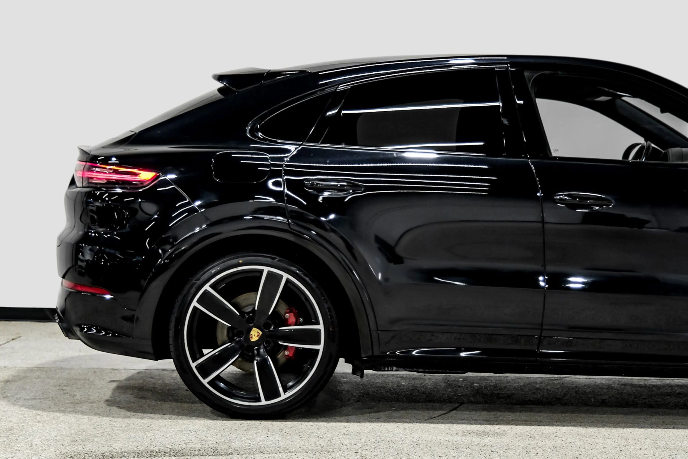 Used 2021 Porsche Cayenne GTS w/ Premium Package AWD/4WD image 6