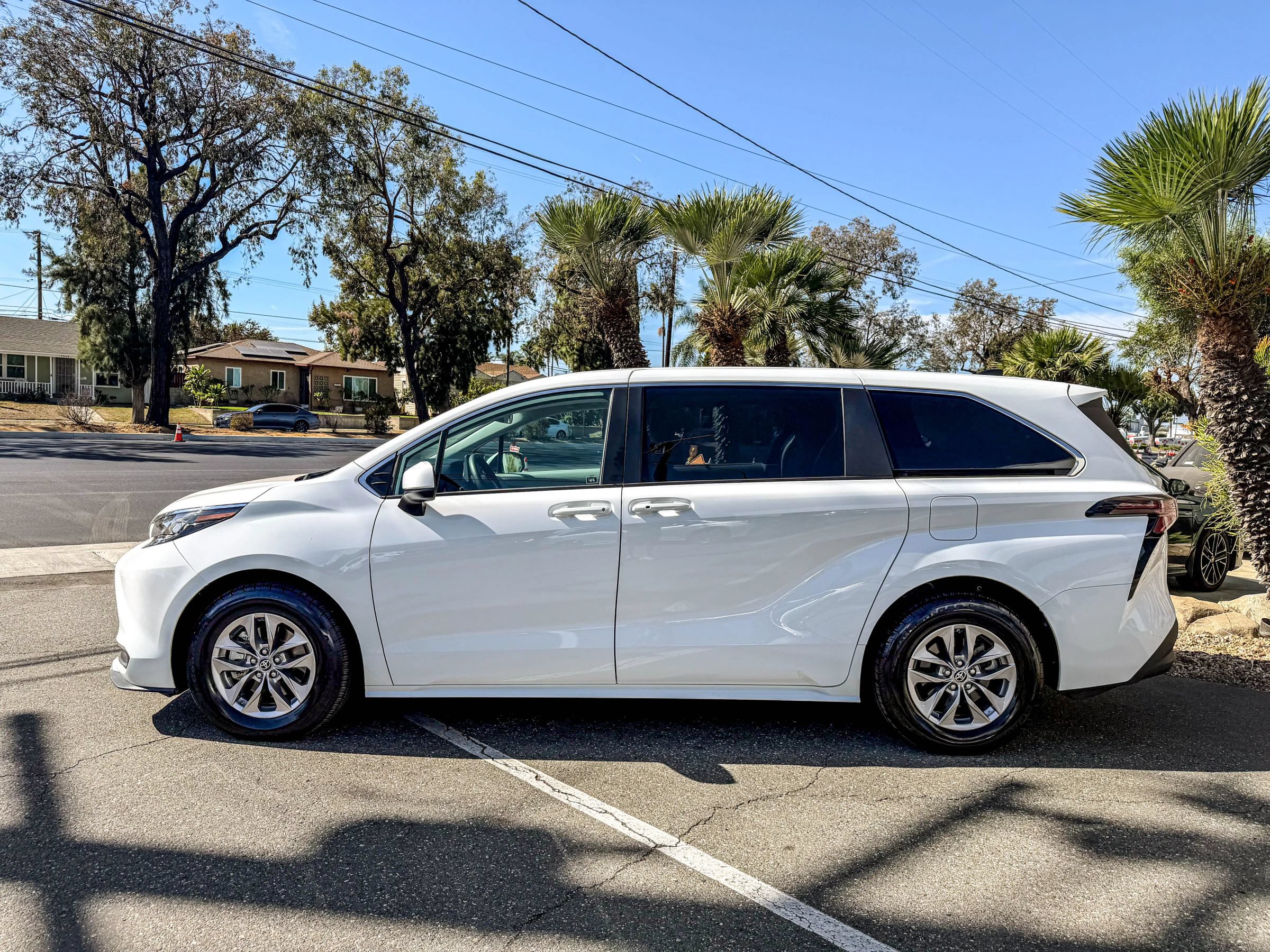 Used 2023 Toyota Sienna LE FWD image 13