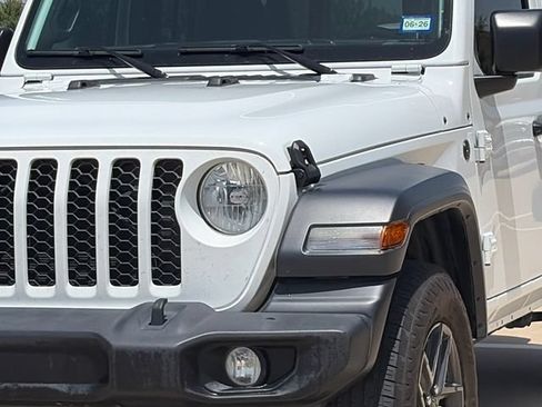 Used 2024 Jeep Wrangler Unlimited Sport AWD/4WD image 4