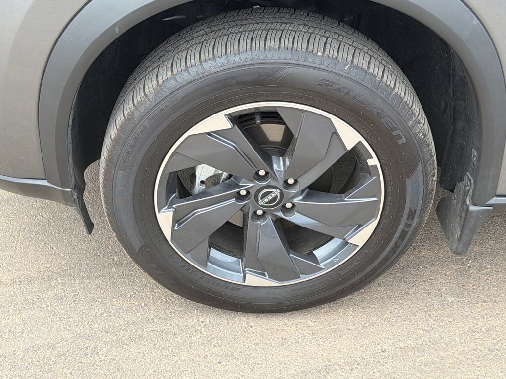 Used 2026 Nissan Rogue SV FWD image 11