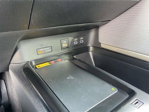 Used 2025 Toyota Camry SE w/ Multimedia Upgrade Package image 23