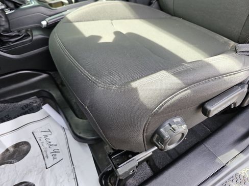 Used 2020 Jeep Wrangler Sport image 31