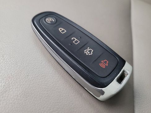 Used 2018 Ford Escape Titanium w/ Ford Safe & Smart Package image 32