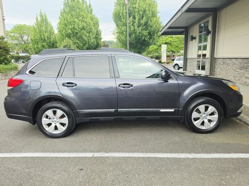 Used 2012 Subaru Outback 2.5i Limited AWD/4WD image 6