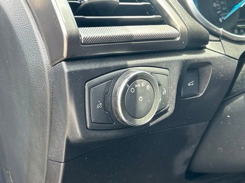 Used 2017 Ford Fusion SE w/ Fusion SE Technology Package FWD image 14