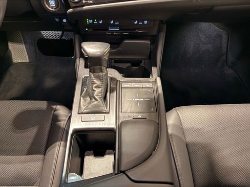 Used 2022 Lexus ES 350 w/ Premium Package image 27
