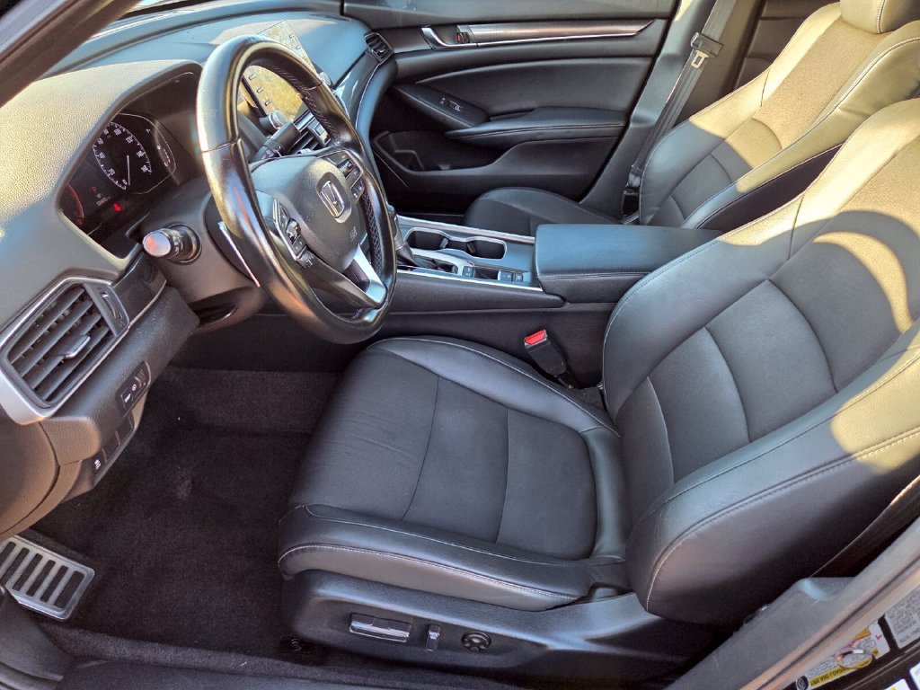 Used 2018 Honda Accord Sport image 13