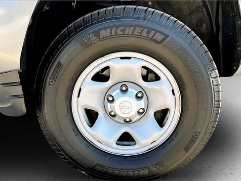 Used 2021 Toyota Tacoma SR5 image 9