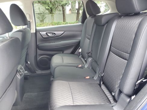 Certified 2019 Nissan Rogue SV image 17