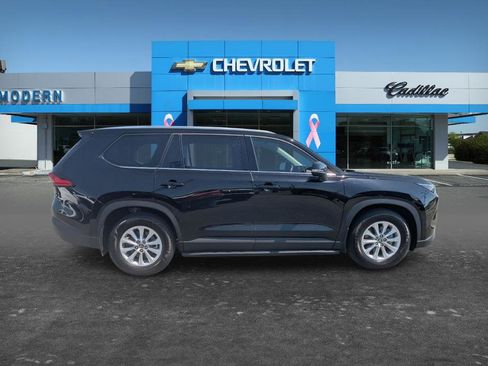 Used 2024 Toyota Grand Highlander XLE FWD image 6