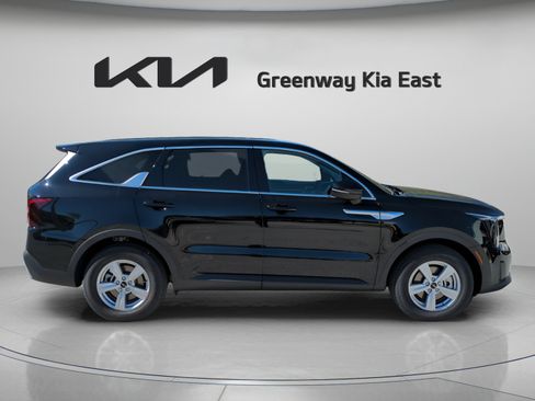 Certified 2026 Kia Sorento LX FWD image 4