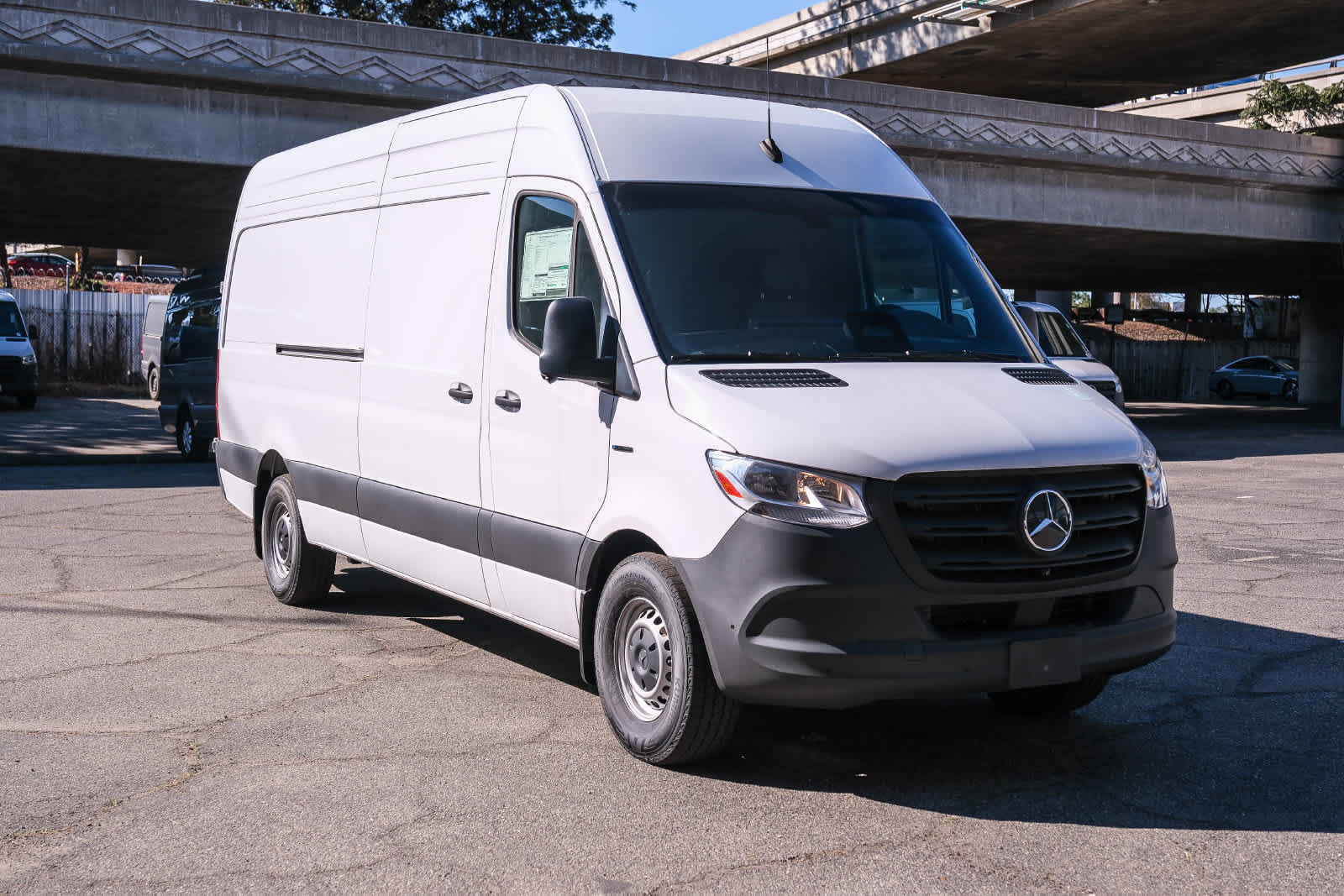 New 2025 Mercedes-Benz eSprinter 170 Cargo image 3