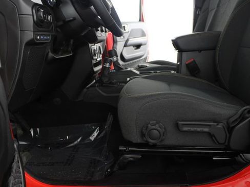 Used 2025 Jeep Wrangler Sahara 4xe image 15