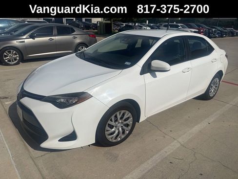 Used 2017 Toyota Corolla LE FWD image 1