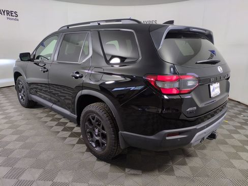 Certified 2025 Honda Pilot TrailSport image 4