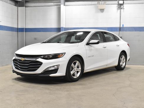 Used 2023 Chevrolet Malibu LT w/ Driver Confidence Package FWD image 2