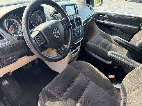 Used 2018 Dodge Grand Caravan SE w/ UConnect Hands-Free Group FWD image 28