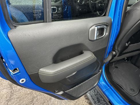 New 2025 Jeep Gladiator Sport image 14